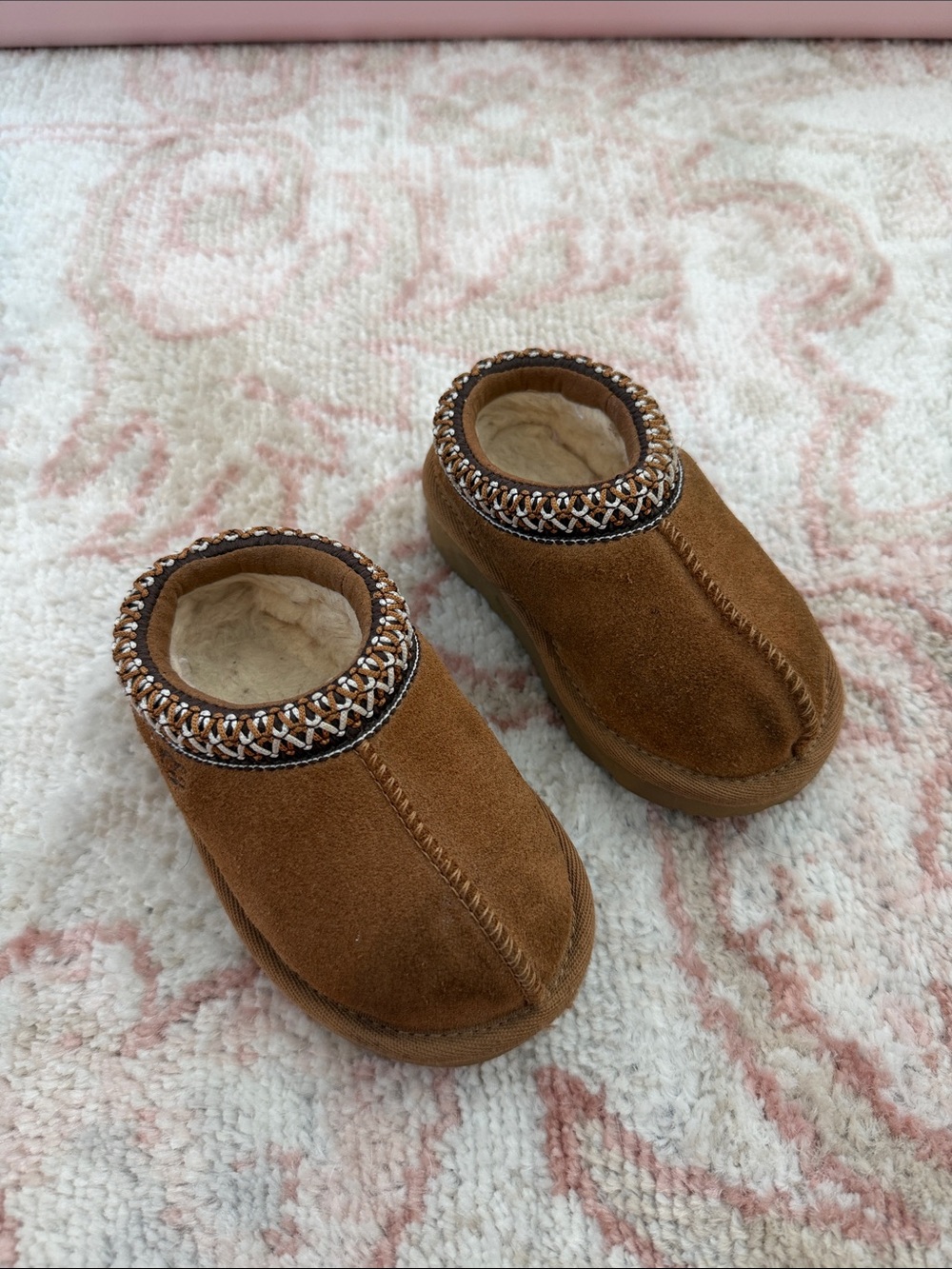 UGG Toddler Slippers Chestnut Brown | Size 6